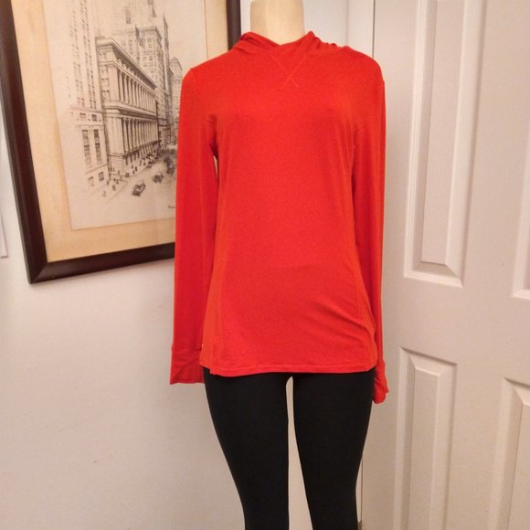 NWT! Fabletics Phoenix Run Electric Cherry Hoodie-Size M - Picture 1 of 12